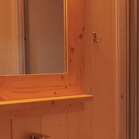 Charmante Cabane, Animaux Admis - 2 Pers. - Api-1-52-2621 Campsite Saint-Amand-de-Coly