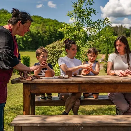 Charmante Cabane, Animaux Admis - 2 Pers. - Api-1-52-2621 Campsite Saint-Amand-de-Coly